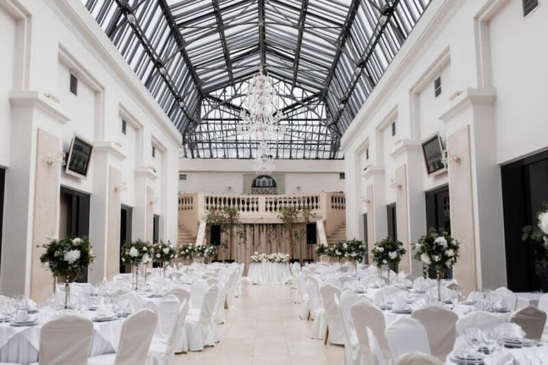 What to Expect From a Modern Wedding Hall Setup in the UK?