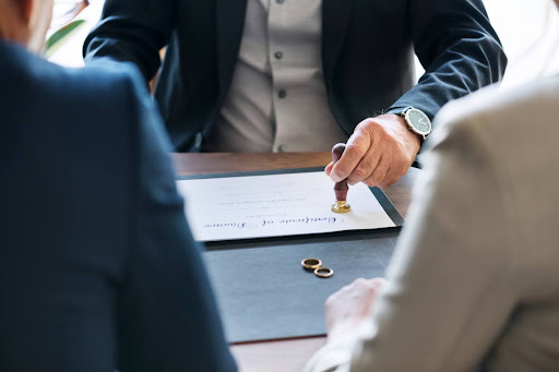 What is the Role of a Solicitor in Resolving Relationship Issues?